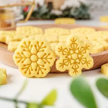 Mini Christmas Snowflake Cookie Cutters Fondant Cake Embosser Mold Merry Christmas Cookie Mold Stamp Baking Cake Decorating Tool