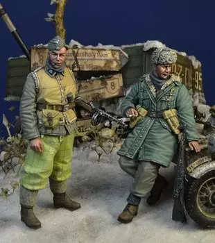Miniature World War II Winter Equipment Grenadier Set Hungary 1945 Winter Resin Kit DD35183 D-Day 1/35 Waffen-SS (2 pieces)