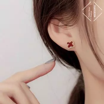 Moon Shadow] Red Four Leaf Clover Ear Stud Female Accessible Luxury High Class Elegant Fall and Winter New Year Earrings 2025 New Arrival Best Selling Four-leaf clover stud earrings