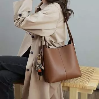 New Autumn and Winter Shoulder Bag for Women Fashionable and Versatile Underarm Bag Genuine Leather Commuter Bucket Bag