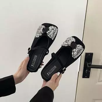 Niche design sense rhinestone bow word with cool slippers summer new girls versatile slippers 35
