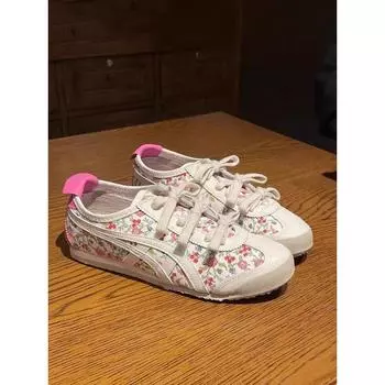 Niche retro floral women s new flat bottom inner height increase versatile casual sports board shoes 35