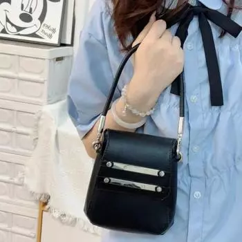 Niche sweet and cool handbag women s 2024 new exquisite messenger bag fashionable mobile phone bag high-end shoulder bag серебряный
