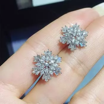 Новые роскошные серьги-гвоздики со снежинками, полный кубический циркон AAA, блестящие женские аксессуары для ушей, Рождественский подарок, новые модные ювелирные изделия