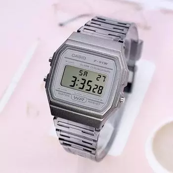 Обычные цифровые наручные часы Casio с прозрачным ремешком и квадратной рамкой