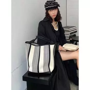 One-Shoulder Special-Interest Design Stripes Contrast Color Underarm Bucket Bag Default