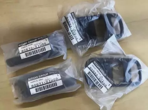 Оригинальные комплекты накладок на внутренние ручки дверей NISSAN SKYLINE R32 HCR32 BNR32 GTR