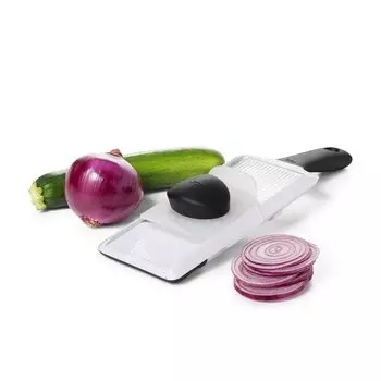 Удобная овощерезка OXO белый