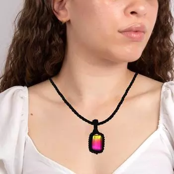 Ожерелье в технике макраме с кулоном из натурального турмалина и чешского кварца ручной работы