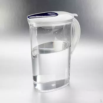 Пластиковый кувшин для воды с крышкой .1л