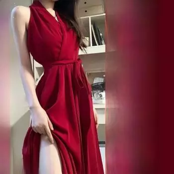 Платье Royal Sister Red A-Line с вырезом халтер — облегающий крой, средней длины, весна 2025 г. M (95-105 lbs)