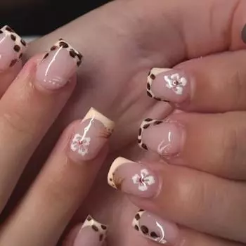 Press on Nails Short Square Fake Nails with Flower Designs False Nails Cute Glossy Glue on Artificial Nails for Womens