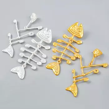 Retro Alloy Fishbone Asymmetrical Statement Earrings for Women - European and American Style серебряный