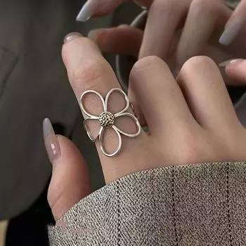 Retro Elegant Flower Ring Exaggerated Daisy Adjustable Ring New Open Rings For Women Gift