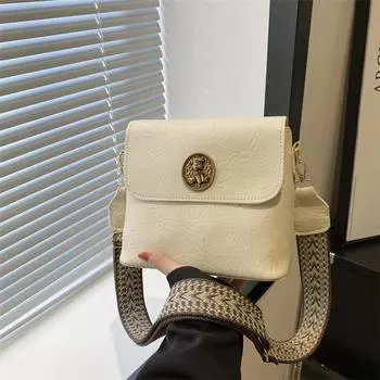 Retro fashion Korean version wide shoulder strap single shoulder messenger bag women s 2024 spring new versatile ins niche women s bag чёрный