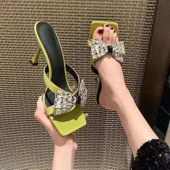 Rhinestone bow fairy cool slippers summer wear fashion one-word drag 2025 new square head stiletto high heels 34 зелёный
