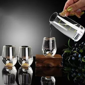 Роскошный хрустальный бокал для водки Бокал для сакэ Shochu Стеклянный бар для ликера Двойное дно с золотой фольгой Стеклянная чашка для чая Высококачественные подарки Крепкие спиртные напитки onesize