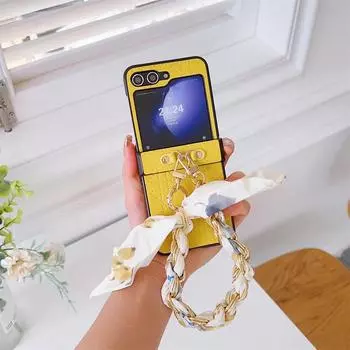 Роскошный кожаный чехол для телефона с ремешком на запястье для Samsung Galaxy Z Flip 6 5 4 3 Flip6 Flip5 Flip4 Flip3 5G 5G Защитный чехол For Galaxy Z Flip6 фиолетовый