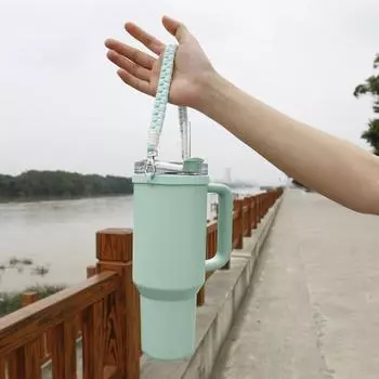 Ручной ремешок для бутылки с водой. Прочный ремень для бутылок емкостью 16–40 унций. Прочное силиконовое кольцо. Переноска для бутылки с водой. Легко носить с собой. Аксессуары для чашек для занятий спортом на открытом воздухе. синий