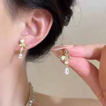 Серьги-бантики с каплями воды и бриллиантами 2025 г.: Роскошные, простые и универсальные клипсы для ушей для женщин Teardrop Diamond Bowknot Earrings
