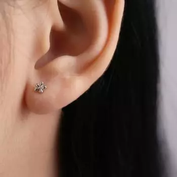Серьги для женщин корейской версии простые компактные блестящие цветы сладкий темперамент художественные серьги не нужно снимать серьги для сна