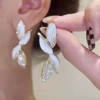 Серьги Fallen Leaves Know Autumn Design Sense Autumn, серьги Mori Leaf Temperament Light Luxury, тот же стиль