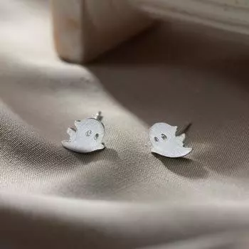 Серьги-гвоздики Ghost, женские и женские трендовые креативные персонализированные украшения для ушей, модные простые японские и корейские версии, нишевые дизайнерские аксессуары