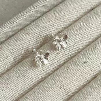 Серьги-гвоздики Mori Flower, женственные, простые, темпераментные, фея, порхающие, маленькие серьги-цветы с винтовой пряжкой