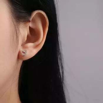 Серьги-гвоздики в форме сердца с бриллиантами для женщин, модные, универсальные, нишевые, серьги в форме сердца для ежедневных поездок на работу