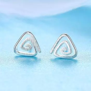 Серьги-гвоздики в форме треугольной спирали, женские, полые, гладкие, матовые, маленькие, круглые, с водоворотом, украшения для ушей, корейская версия, аксессуары для нишевого дизайна