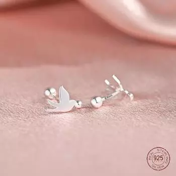 Серьги-гвоздики в виде чайки из стерлингового серебра 925 пробы с птичками. Изысканное стильное минималистичное и универсальное ювелирное украшение в виде птицы.