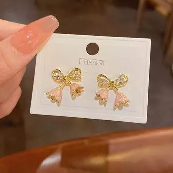 Серьги-иглы из корейского серебра 925 пробы с цветком тюльпана и цирконием — легкая роскошь, изысканность, универсальность, элегантность. E5200