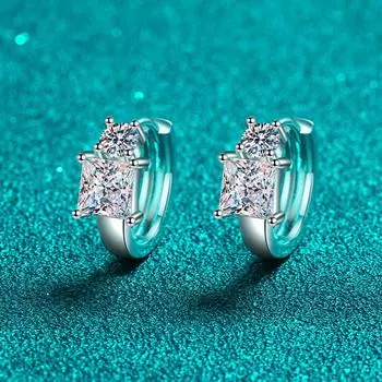Серьги из стерлингового серебра 925 пробы с пряжкой для ушей, женские серьги с клыком принцессы из мосангстоуна, покрытые золотом Pt950, ювелирные изделия для ушей A pair of 2.6 carat