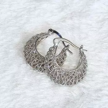 Серьги-кольца из металла в стиле ретро Huitan Hollow Woven Pattern для женщин Gold белый
