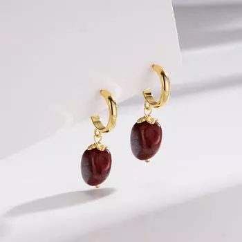 Серьги овальной формы С из натурального камня красного вина: Простые серьги в стиле ретро.
