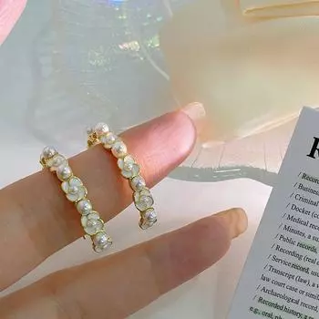 Серьги с белым жемчугом камелии в французском романтическом стиле, серьги в форме цветка в форме буквы С, легкая роскошь и нишевое ощущение