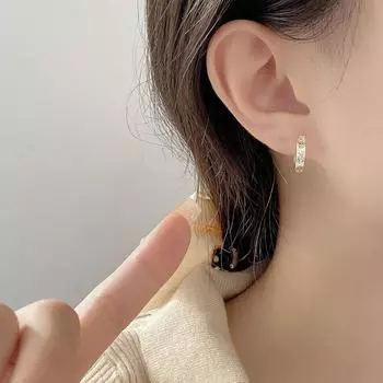 Серьги в форме буквы C с узором Tangcao. Модные и персонализированные серьги в стиле Ins. Простые и универсальные. Легкие, роскошные, высококачественные серьги.