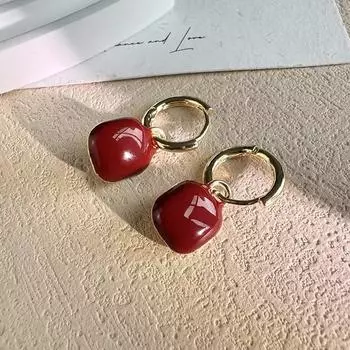 Серьги в стиле ретро Гонконга, красные, легкие, роскошные, высокого класса, женские, зрелые, темпераментные, зимние, универсальные, квадратные, с пряжкой