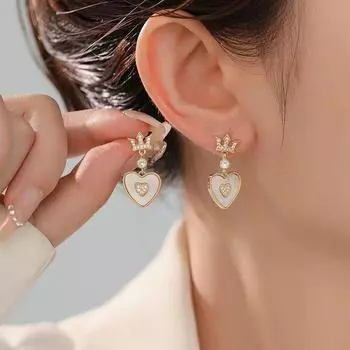 Серебряные игольчатые серьги с короной и нежным сердечным темпераментом, серьги золотого дизайна для женщин