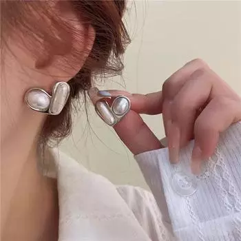 Серебряные серьги-сердечки с французским ретро-жемчугом — элегантные, роскошные и универсальные Pearl Heart Earrings серебряный