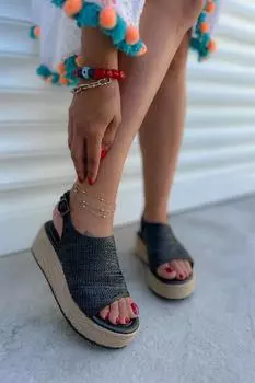 SHOESMANIA Женские босоножки на танкетке особого дизайна Обувь