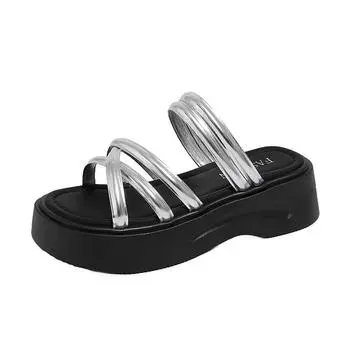 Silver lazy thick-soled cool slippers, women s summer wear new beach slippers, beautiful with skirts, two sandals 35 серебряный