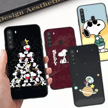 SM4 Snoopy Cartoon Black Sofe Case для iPhone 16 15 Plus 14 13 Pro 8 SE XR XS Max P30 Nova 5T Y5P Y6 Y7 Y8P Y9 Realme C30 C33 C31 VIVO Y36 V27 VIVO Y10 4G эбеновый