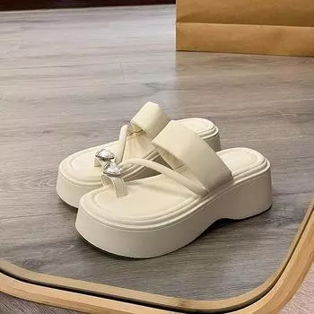 Small height-increasing platform beach shoes for women to wear summer new high-end silver rhinestone toe slippers 35