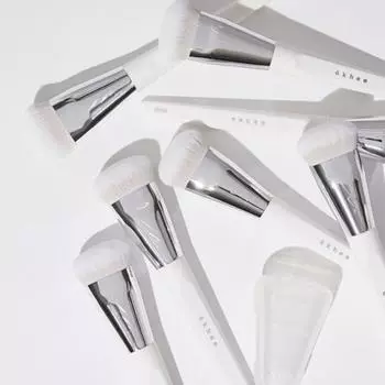 SOOADOR okhee white jade foundation brush (PIV01)