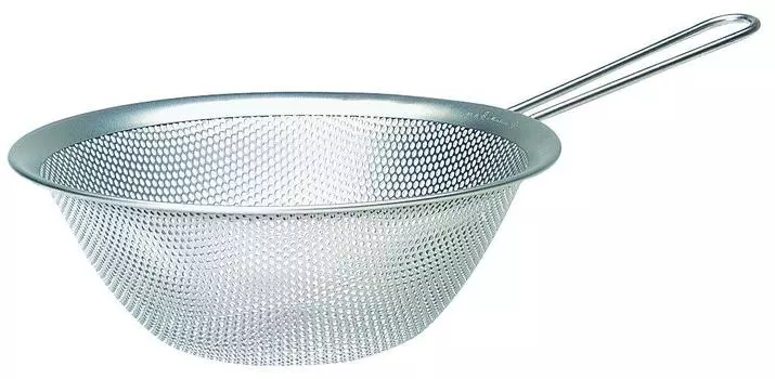 Sori Yanagi Punching strainer designed for good draining and ease of cleaning Tsubame Sanjo Stainless steel untouched strainer 19cm Punching process