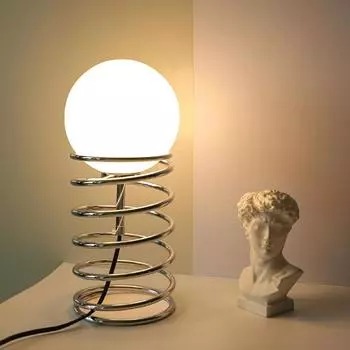 Современная простота Bauhaus Spring Стеклянная настольная лампа Nordic Study Спальня Прикроватная настольная лампа для чтения Молочно-белое стекло Led Lustre button switch