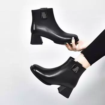 Square head small bare boots fashion short boots first layer sheepskin thick heel metal buckle fashion boots 35