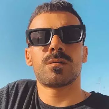 Square Small Frame Sunglasses Fashion Sunglasses Personalized Thick Frame Trendy Sunglasses as shown in the picture