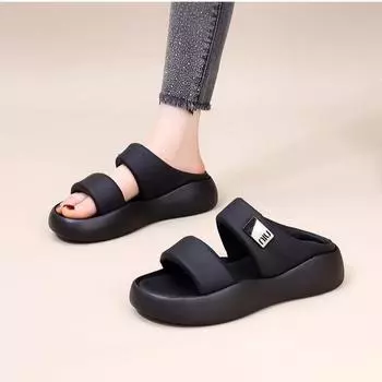 Summer new thick-soled slippers for women s summer outer wear, high-end sense versatile metal word soft bottom beach 35 чёрный